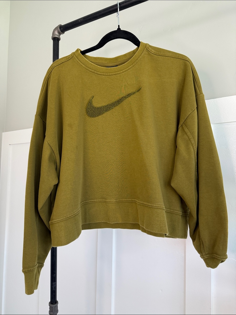 Nike Cropped Crew Sweatshirt in Olive Green